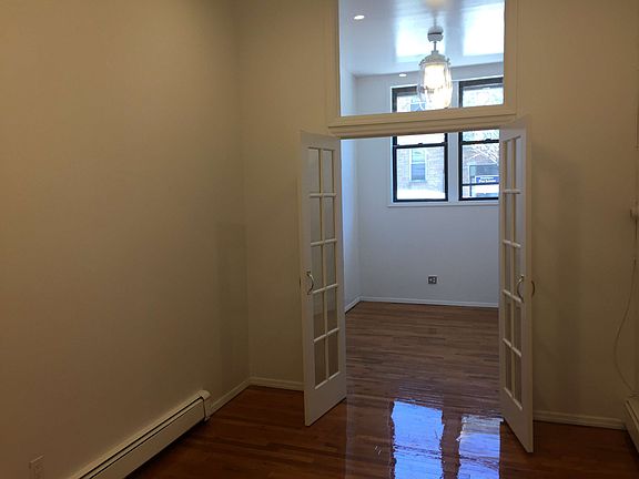 5th image of 221 Franklin St APT 1R