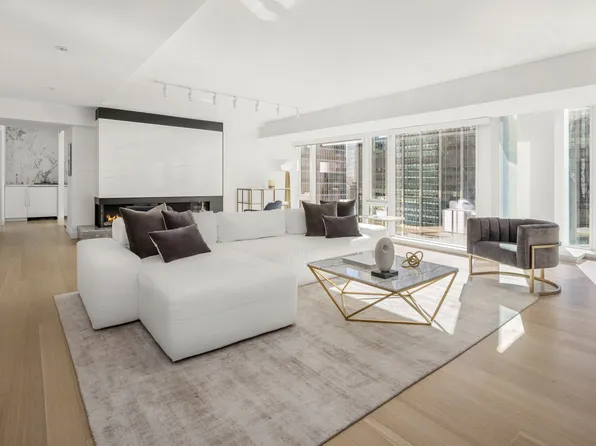 135 West 52nd Street image 2 of 23