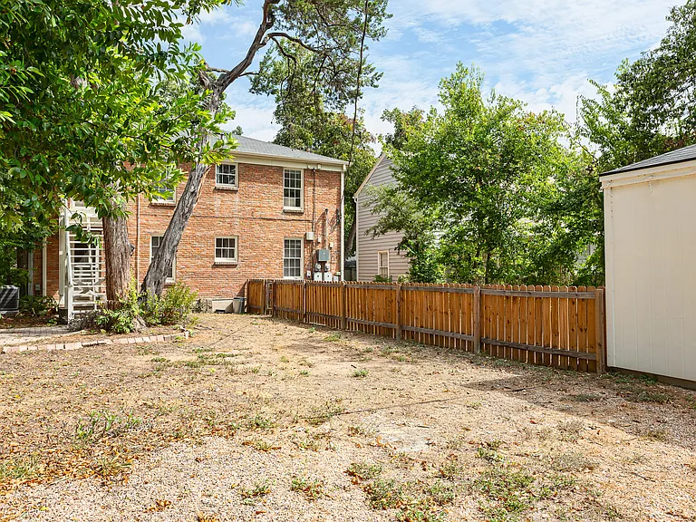 1509 W 29th St #A — Photo 14