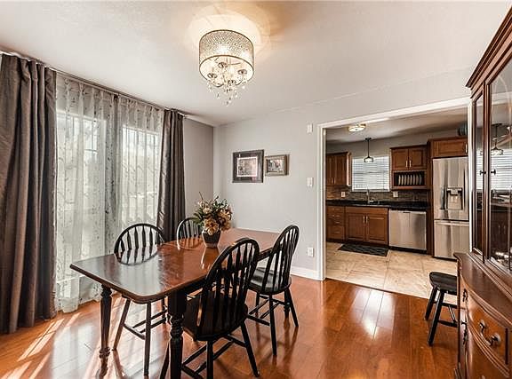 4th image of 2318 Woodglen Dr