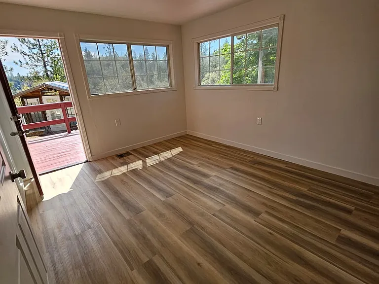 1155 Swanson Ln — Photo 16