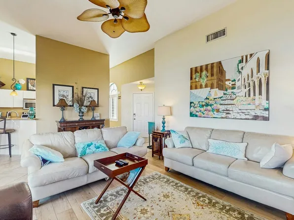 655 Windsurf Ln, Naples, FL