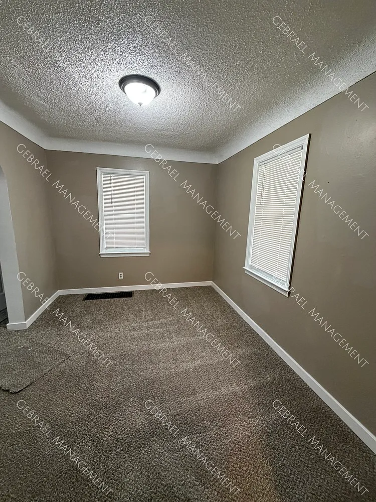 806 Alvord — Photo 4