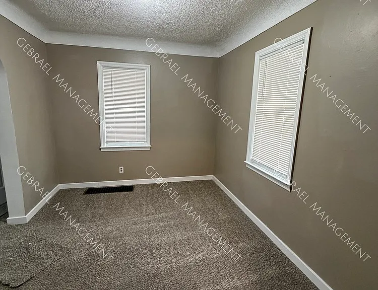 806 Alvord Ave — Photo 4