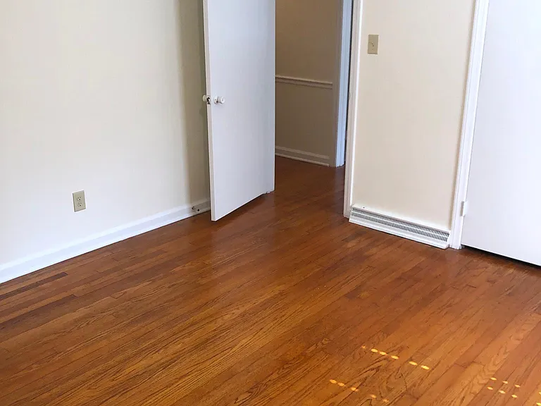 226 Mayflower Dr — Photo 3