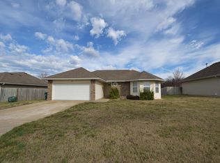 1104 Woodland Rdg, Monett, MO 65708