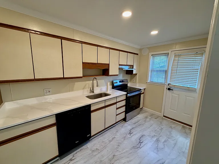 1644 Thetford Rd — Photo 5