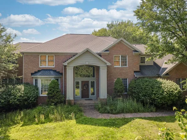 30680 Stillwater Ln, Solon, OH 44139