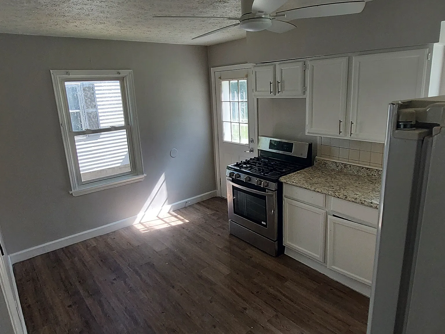 2 bed, 900 sqft, $950 — Photo 2