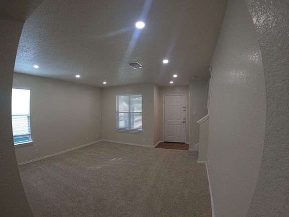 For Rent: $1,650 (3 Beds, 2.5 Baths, 1,351 Square Feet)