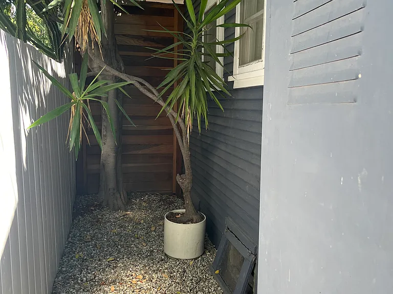 7022 De Longpre Ave #7022 — Photo 18