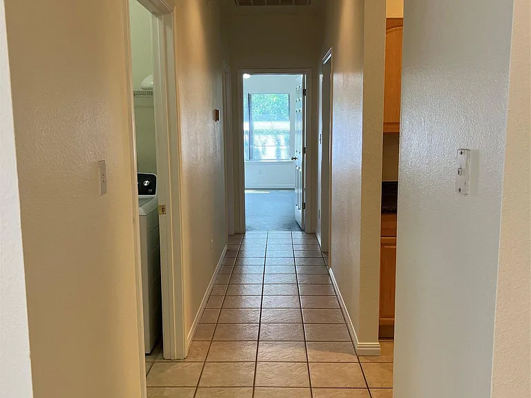 1105 Advance St — Photo 13