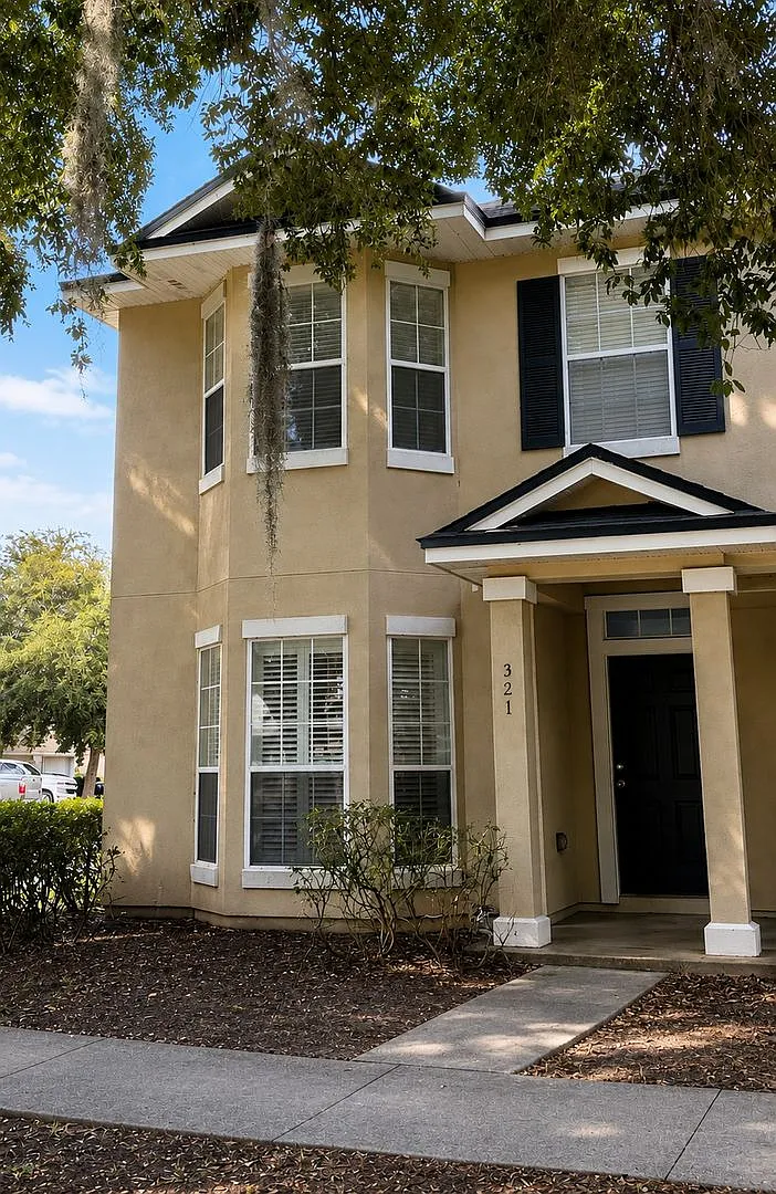 Beautiful Orange Park / Plantation Village 2 Car Garage Townhome — Photo 1