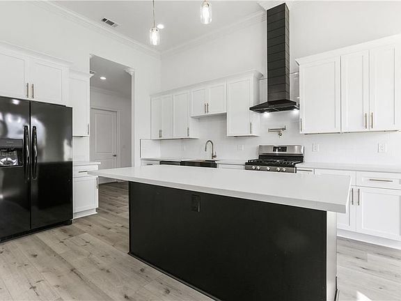 4th image of 2525 W Friendship Dr