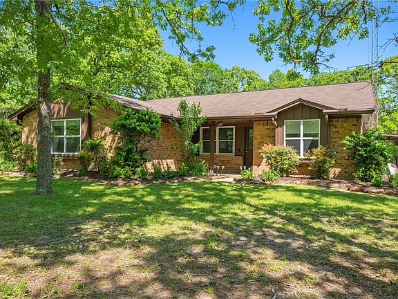 3rd image of 1512 S Oaks Dr