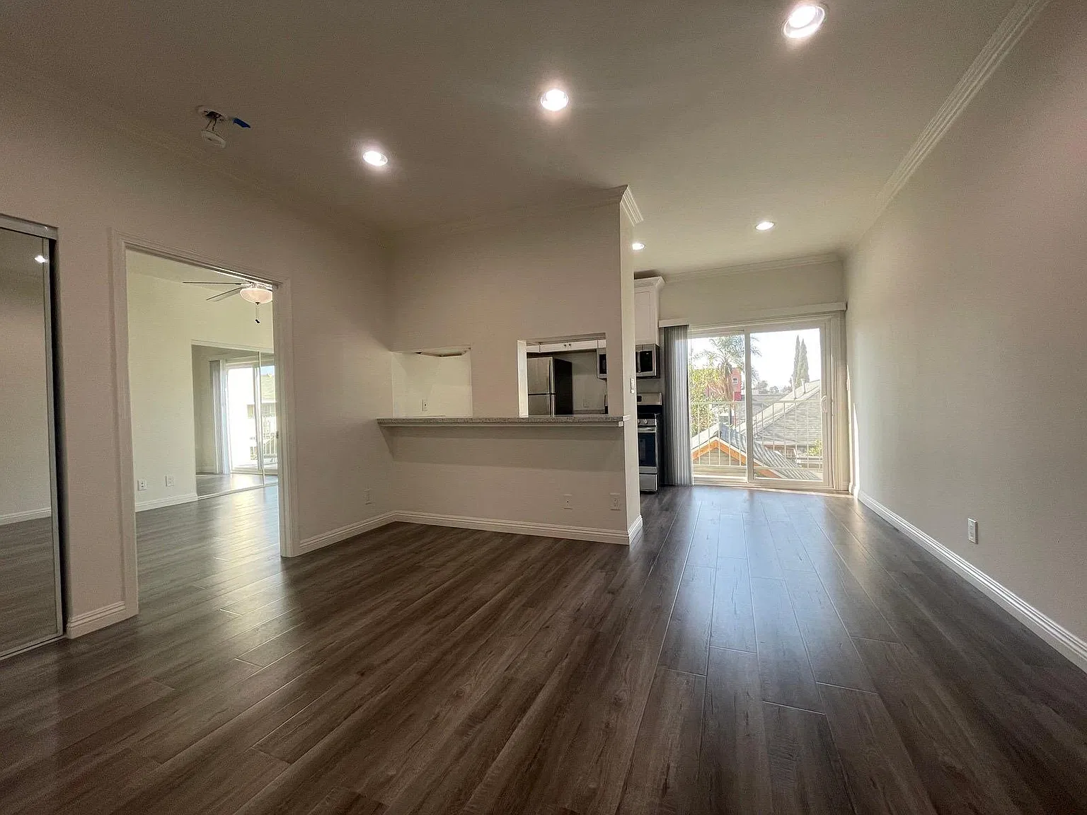 2 bed, 940 sqft, $2,600 — Photo 4