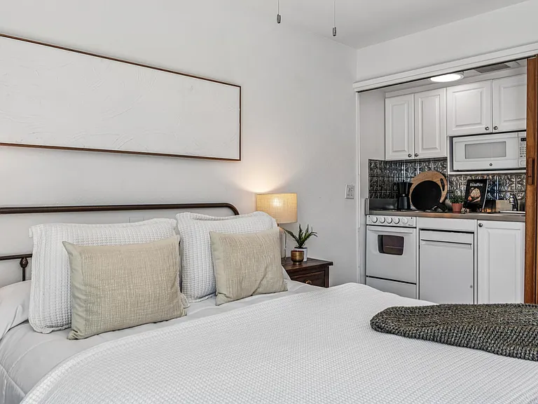 811 York St #326 — Photo 2