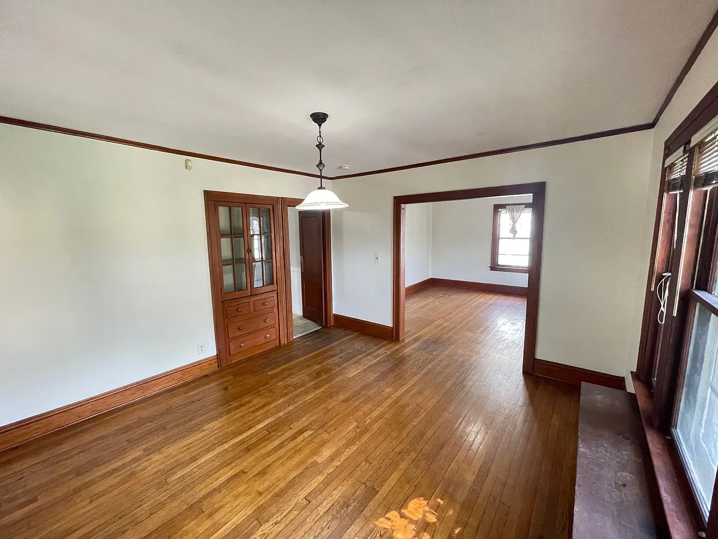 11-13 Mitchell Place — Photo 3
