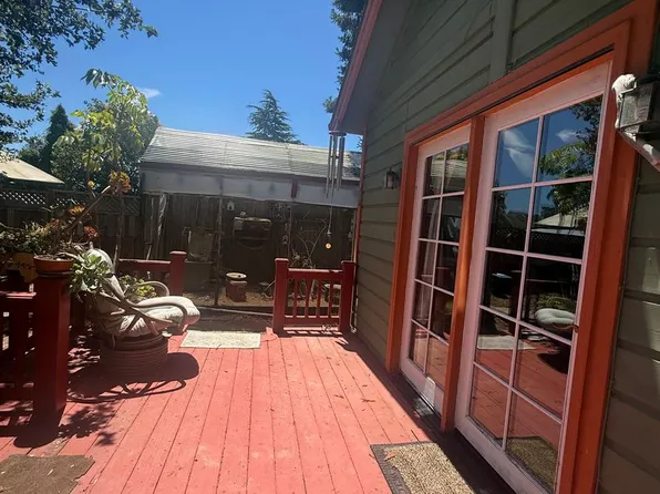 1472 Chanticleer Ave, Santa Cruz, CA 95062