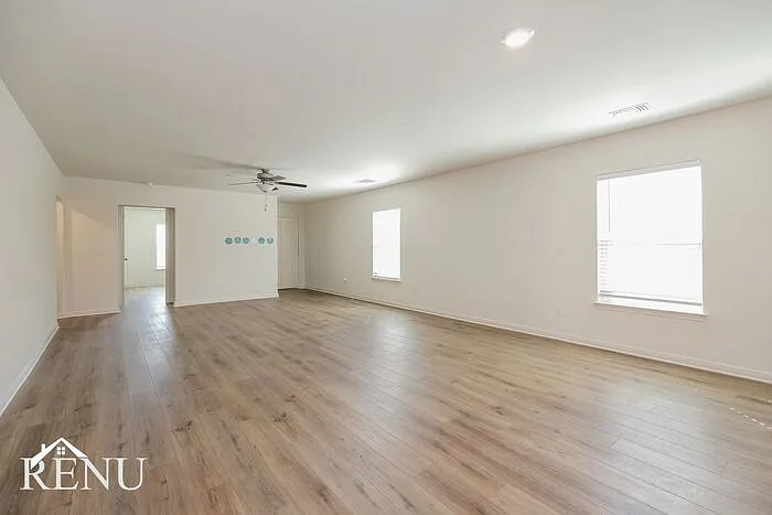 308 Crescent Park Dr — Photo 6