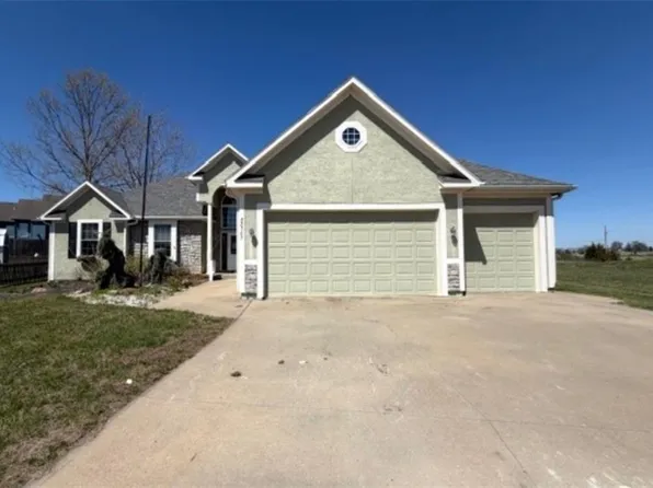 22367 S Madison St, Spring Hill, KS 66083