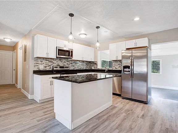 2nd image of 250 Bayou Vista St