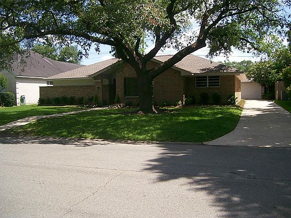 Detached two car garage.Covered entrance from garage to home.