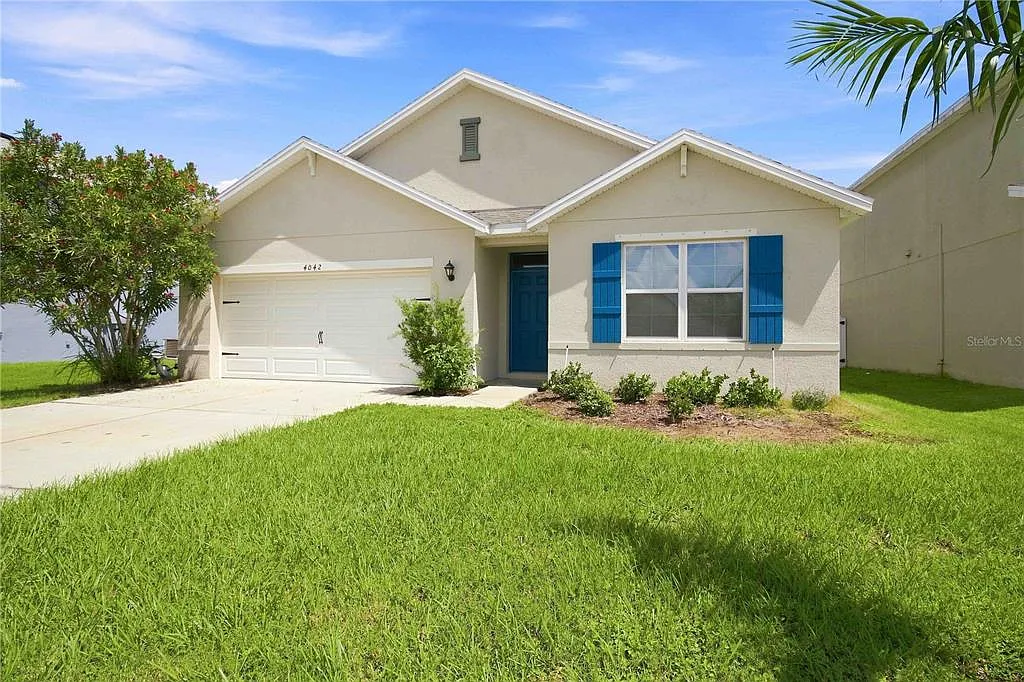 4 bed, 2.0 bath, 1828 sqft, $2,395 — Photo 3