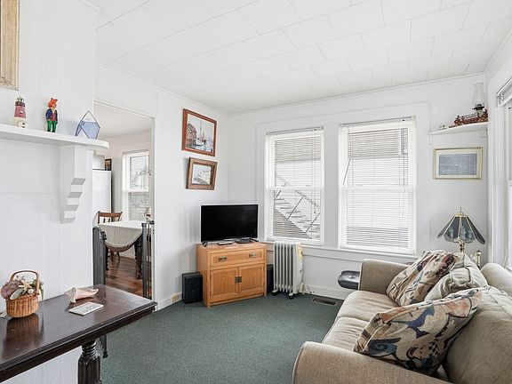 4th image of 6 Touraine Ave