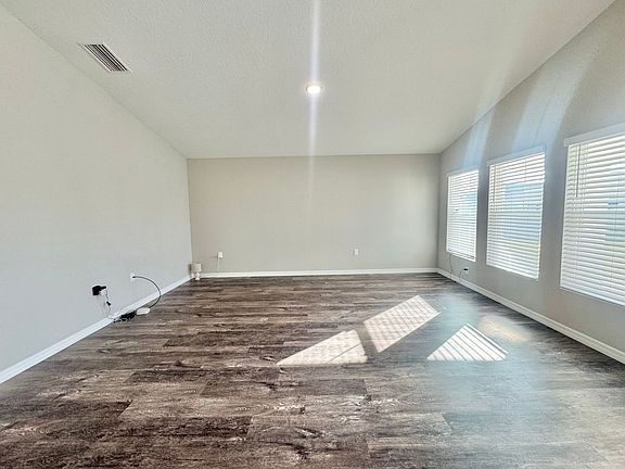 4th image of 1580 Axel Cir