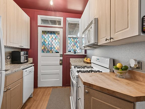 4th image of 715 W Barry Ave #5B