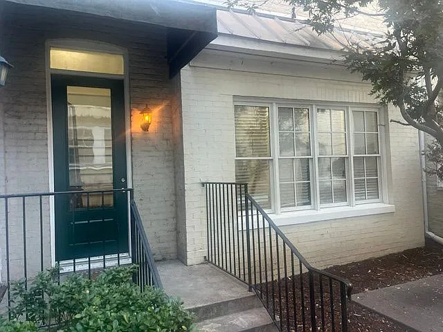 1 bed, 1.0 bath, 796 sqft, $1,350 — Photo 2