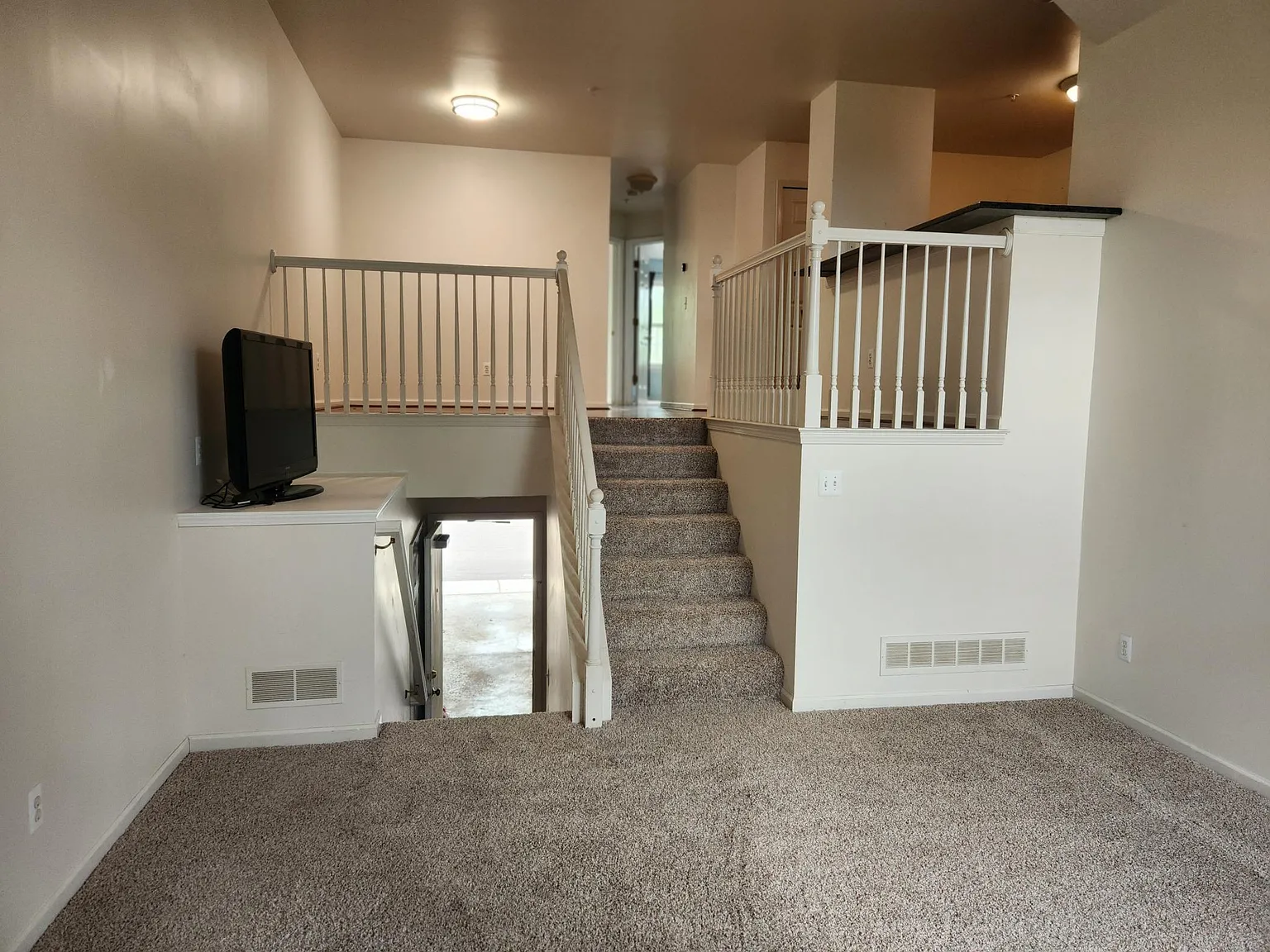 2875 Barclay Way photo 1