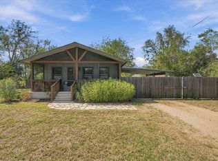 706 Jones St, Smithville, TX 78957