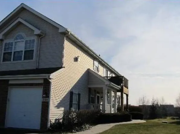 7105 Westwood Dr, Carpentersville, IL 60110