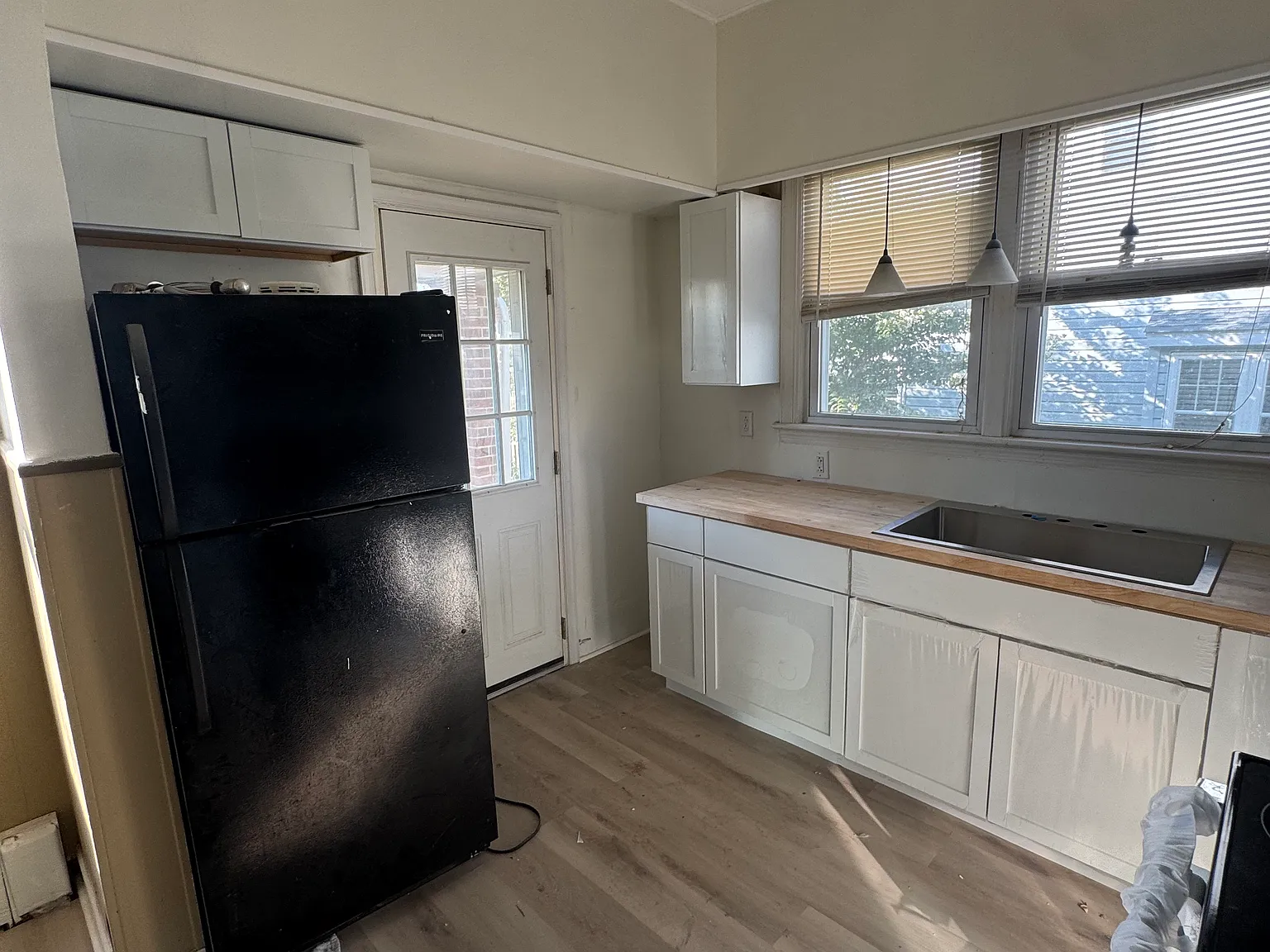 1 bed, 900 sqft, $1,600 — Photo 2