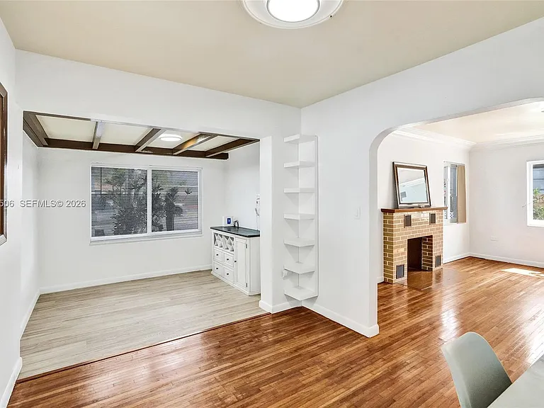 2420 SW 16th St — Photo 6