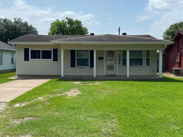 2259 1st St, Port Neches, TX 77651