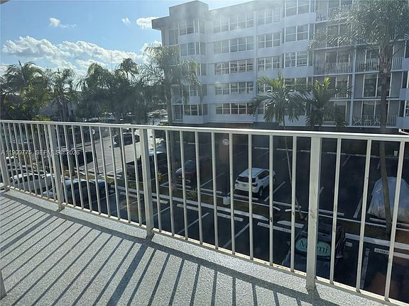 3rd image of 16570 NE 26th Ave APT 3C
