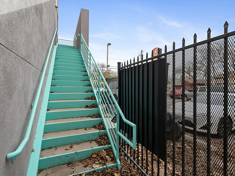 2601 East 7th Street — Photo 28