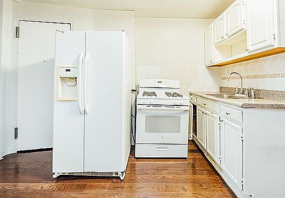 5th image of 134 Grattan St APT 2L