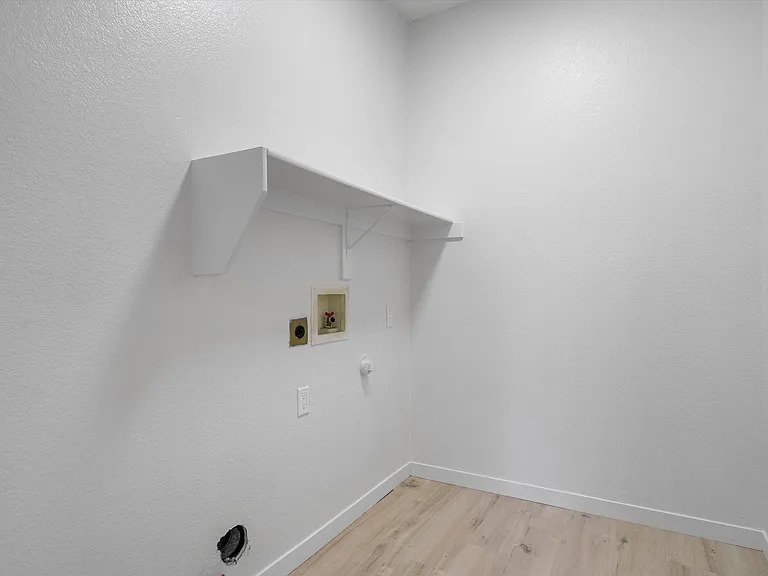 1324 Winnipeg Dr — Photo 12