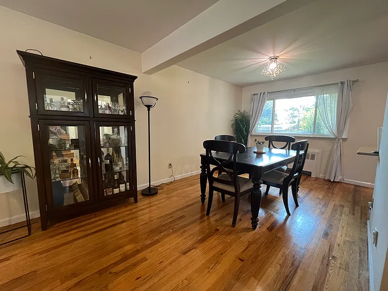 122 Seaman Rd — Photo 2