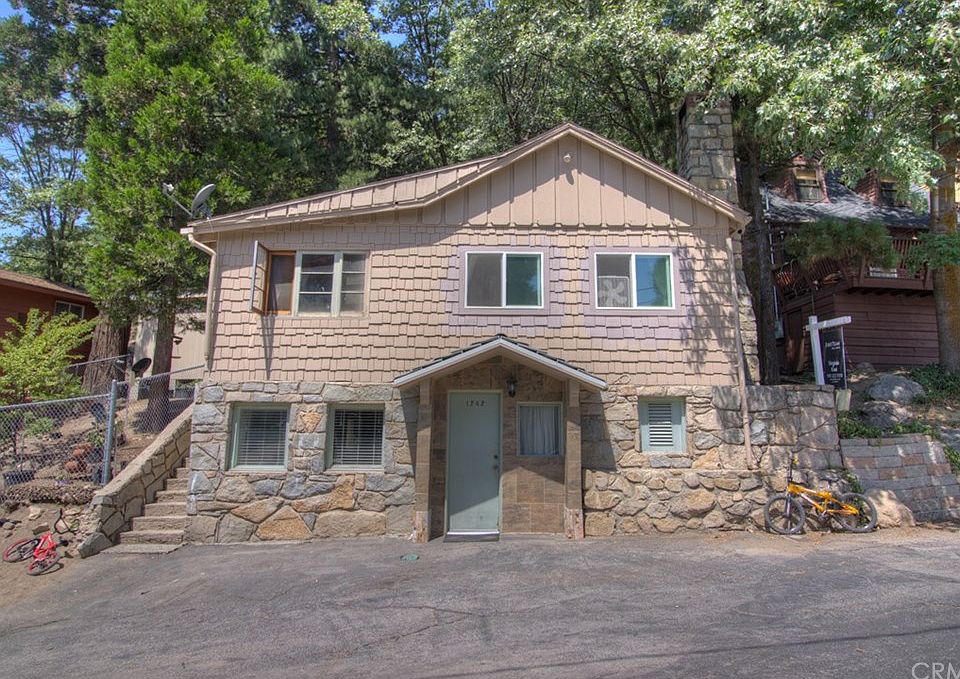 1st image of 1240 Lovers Ln