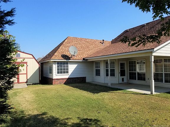 4th image of 2321 Pheasant Dr
