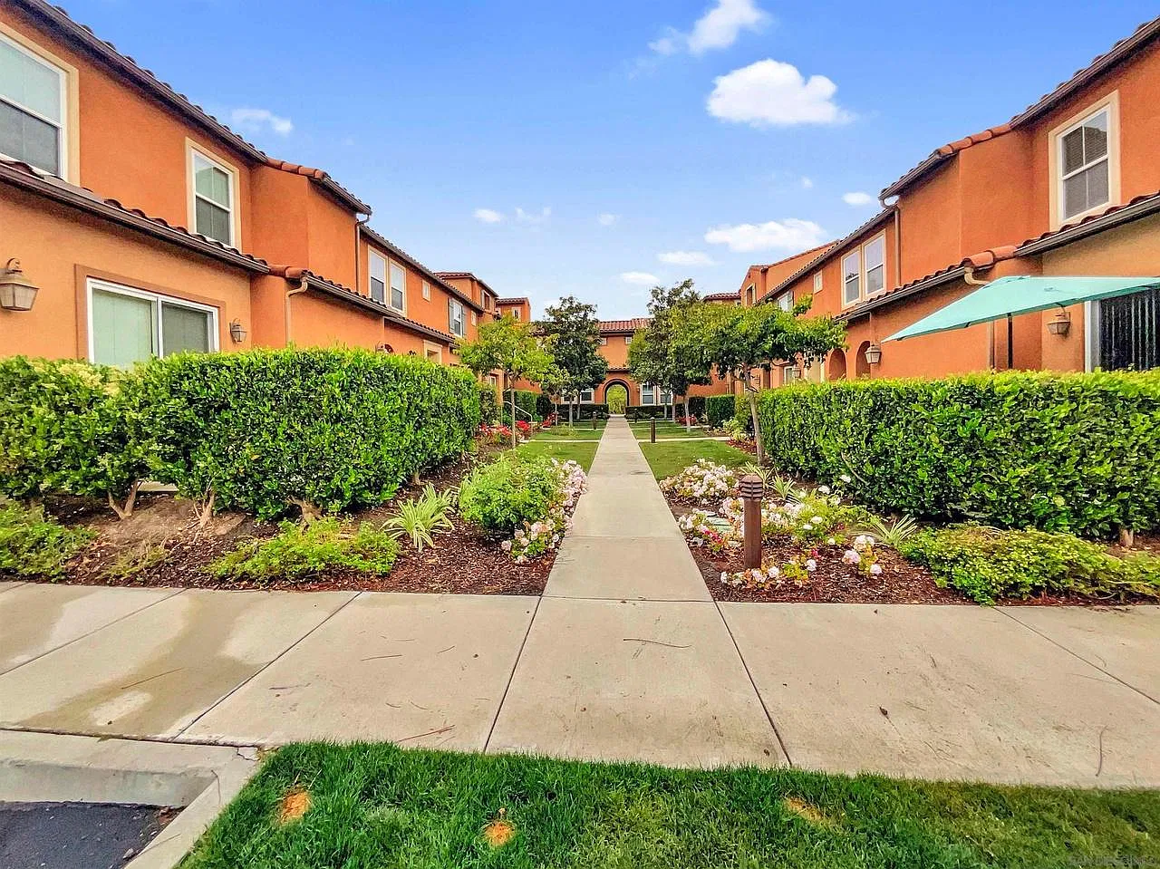 2 bed, 2.5 bath, 1389 sqft, $3,500 — Photo 3
