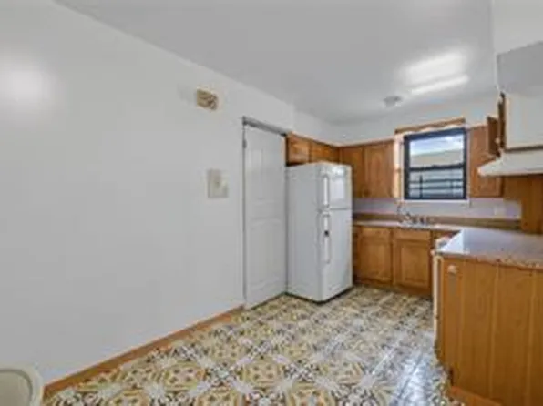 685 Rockaway Parkway image 5 of 17