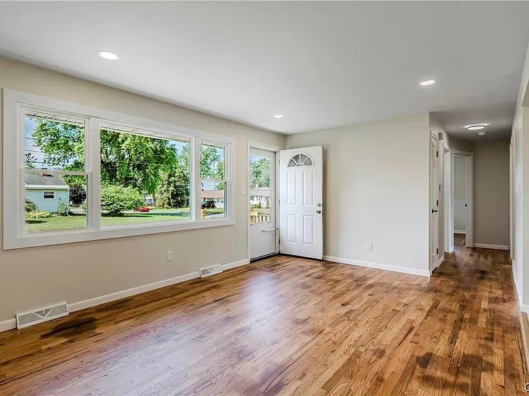 222 Wilber St — Photo 19