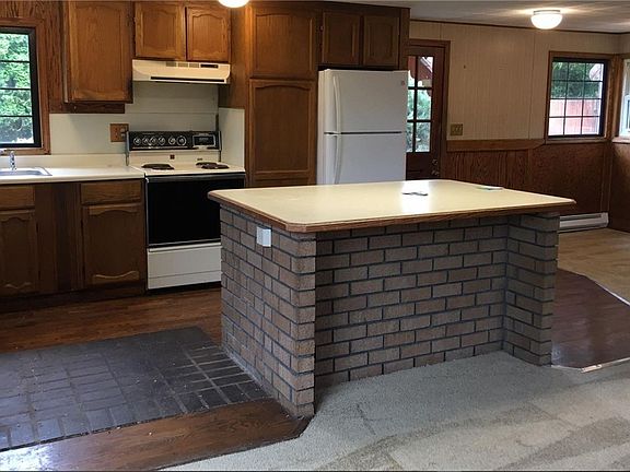 3rd image of 6120 Lombard Ave