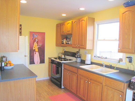 Sunny, Updated Kitchen